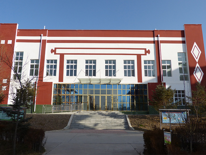 隆德县第四中学多功能厅建设项目
